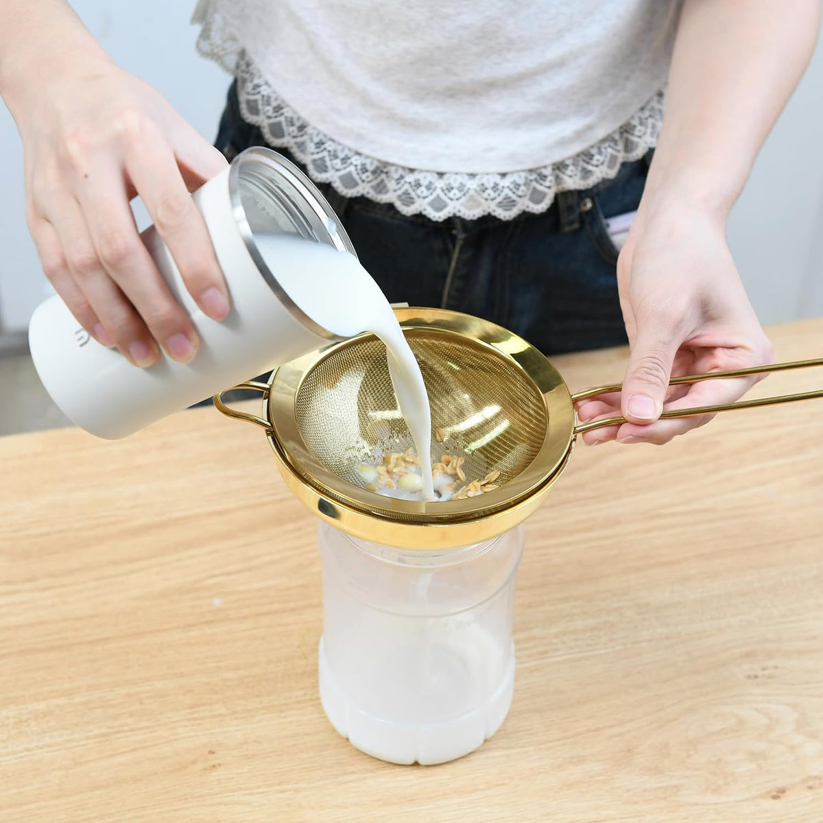 Boao 4 Pieces Stainless Steel Funnels with Fine Mesh Strainer, Household Kitchen Canning Funnels with Stainless Steel Colander (Gold)