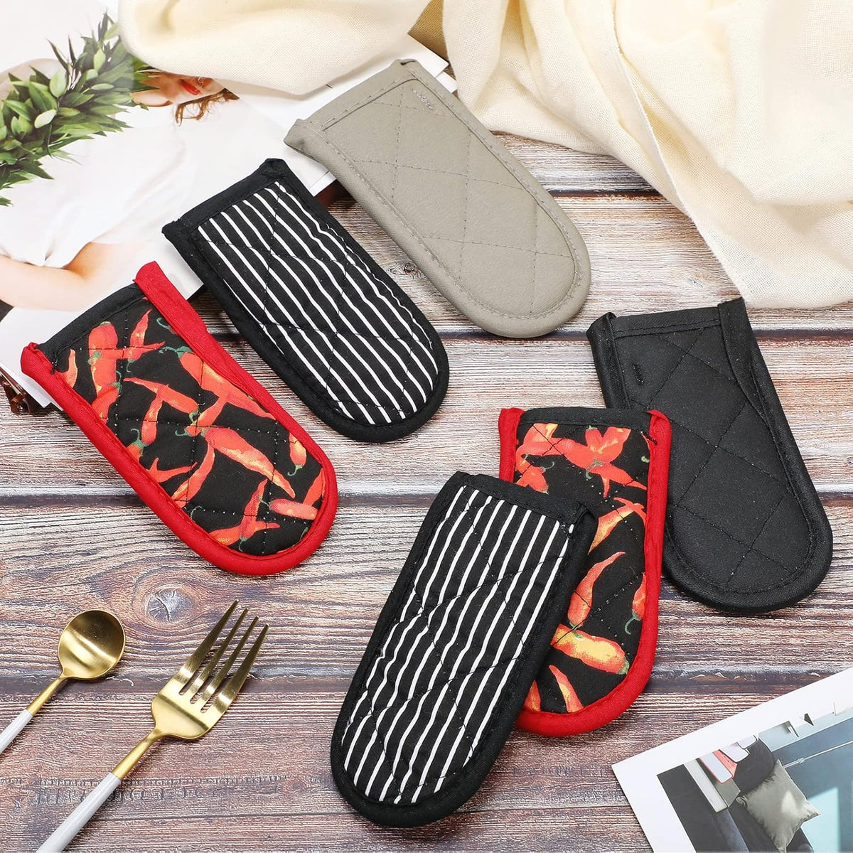 Geiserailie 8 Pieces Pan Handle Sleeve Heat Resistant Pot Sleeve Grip Non-Slip Skillet Pot Holder Machine Washable Cast Iron Handle Cover Cotton Assist Holder, 4 Styles, 3 x 6 Inch(Vivid Style)